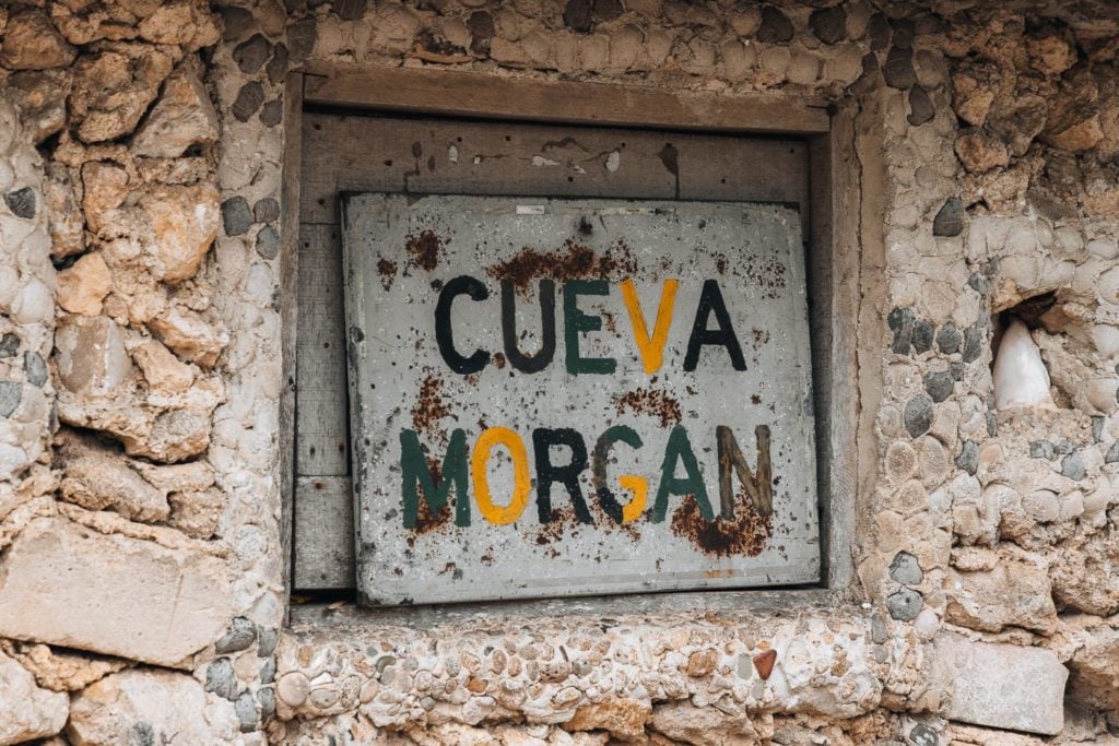 Cueva Morgan Sign